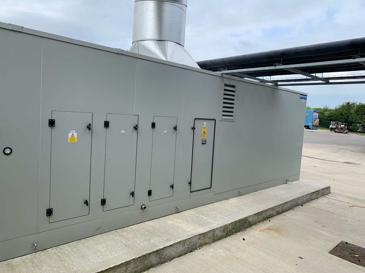 Pipework and field devices for a heat recovery installation